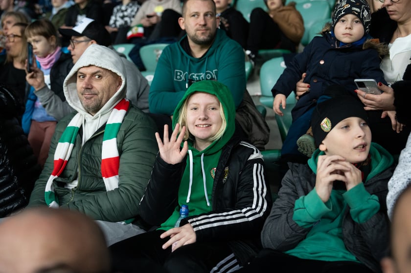 Kibice na meczu Śląska z Widzewem (2 marca 2024) na Tarczyński Arenie